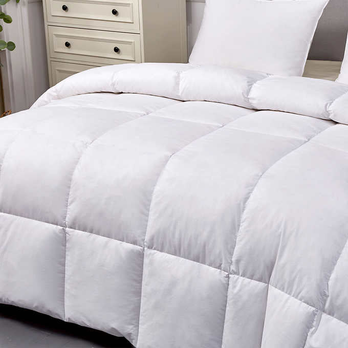 Hotel Grand White Goose Feather and Down Comforter